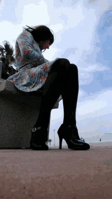 upskirt gifs|GIPHY